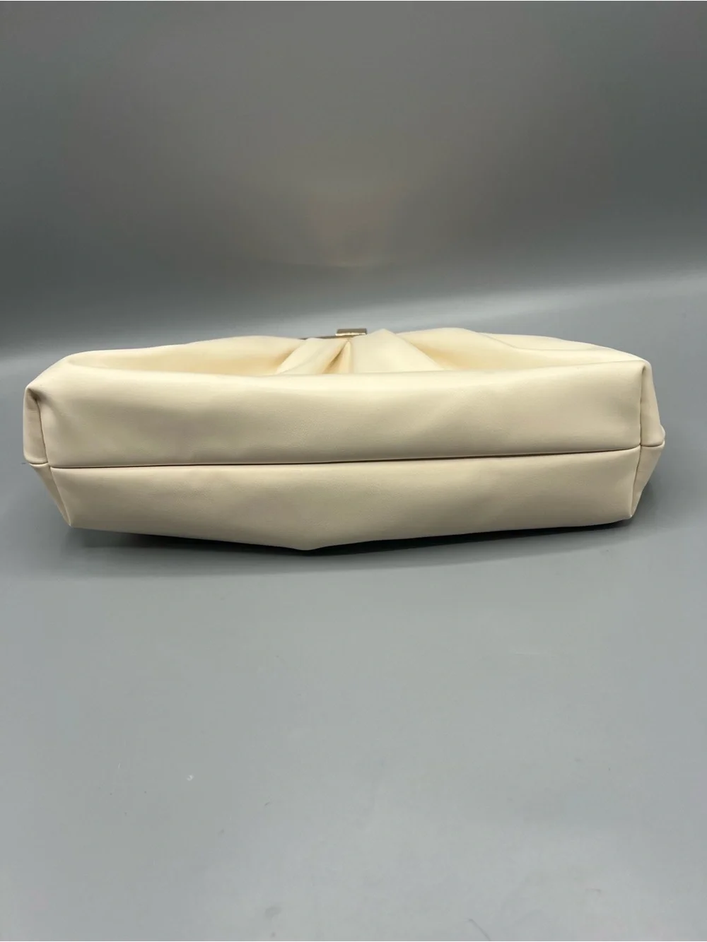 Jewel Badgley Mischka Cream Pleated Evening Clutch Gold Chain Formal Wedding Bag
